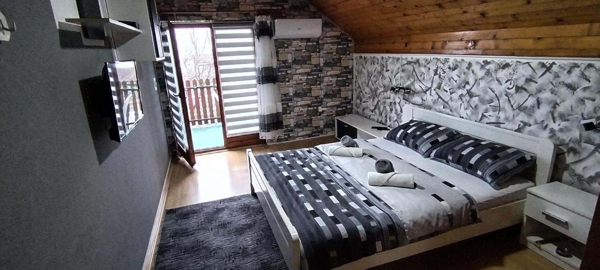 Sobe Lara Apartment Donji Milanovac Bagian luar foto