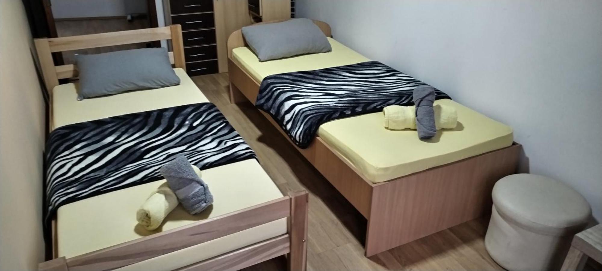 Sobe Lara Apartment Donji Milanovac Bagian luar foto
