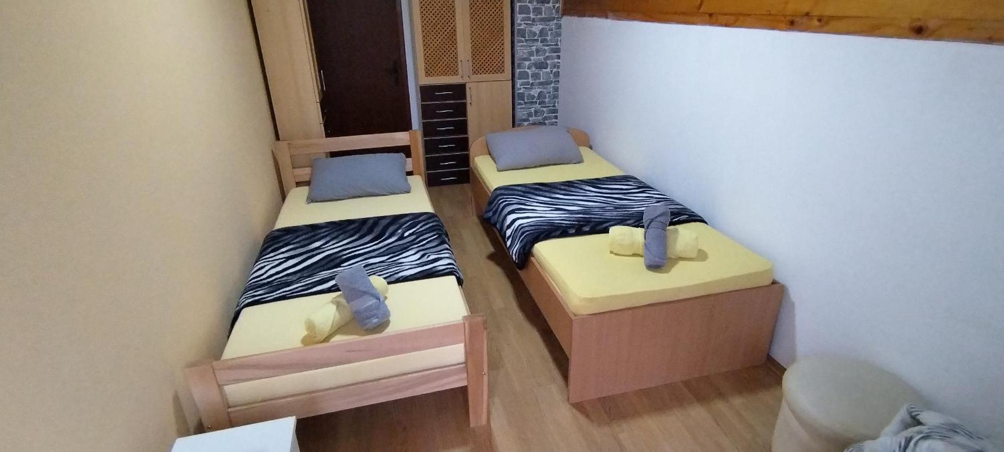 Sobe Lara Apartment Donji Milanovac Bagian luar foto