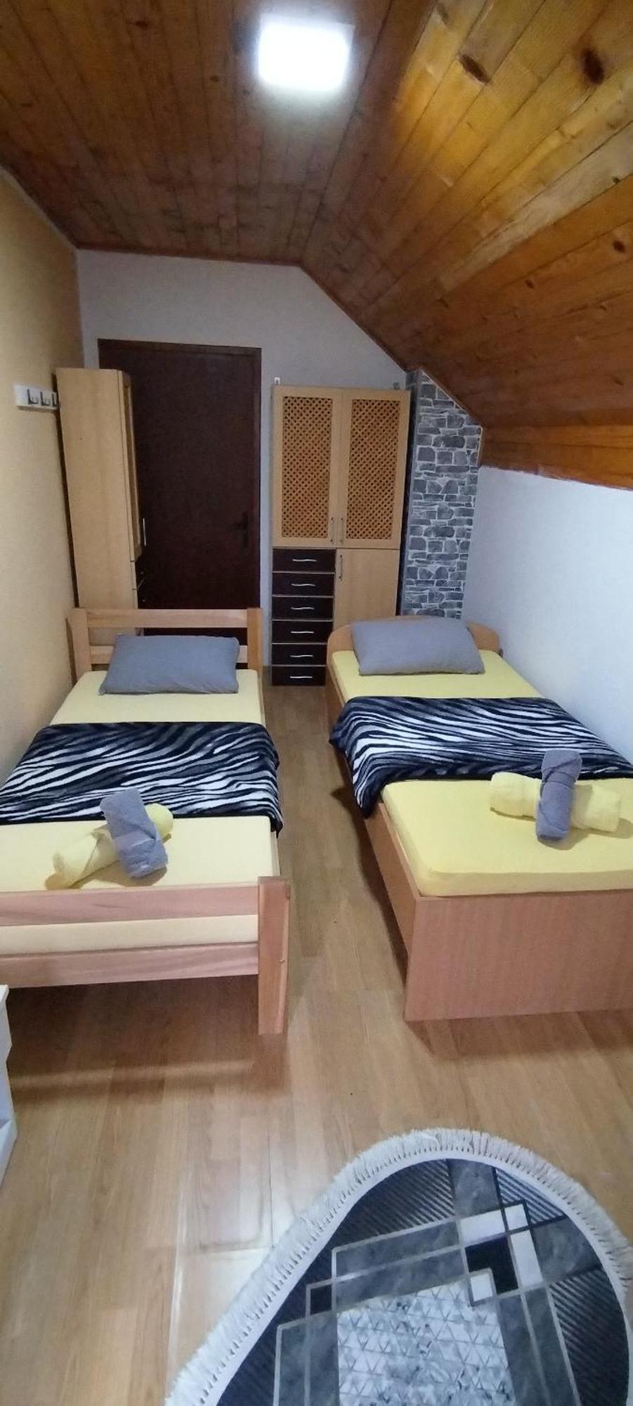 Sobe Lara Apartment Donji Milanovac Bagian luar foto