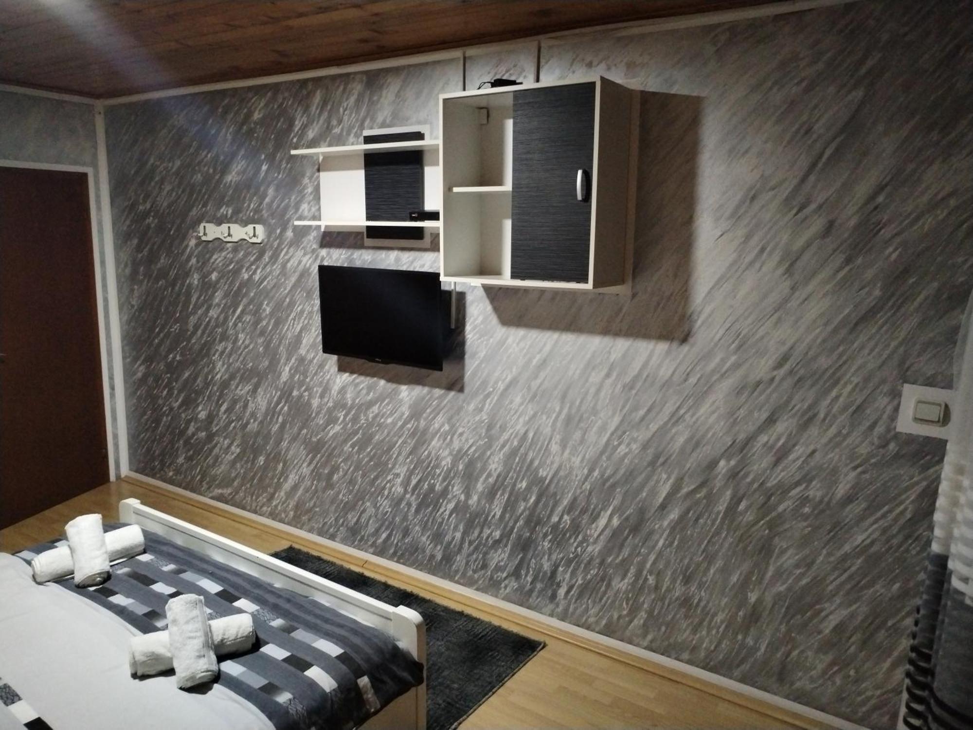 Sobe Lara Apartment Donji Milanovac Bagian luar foto